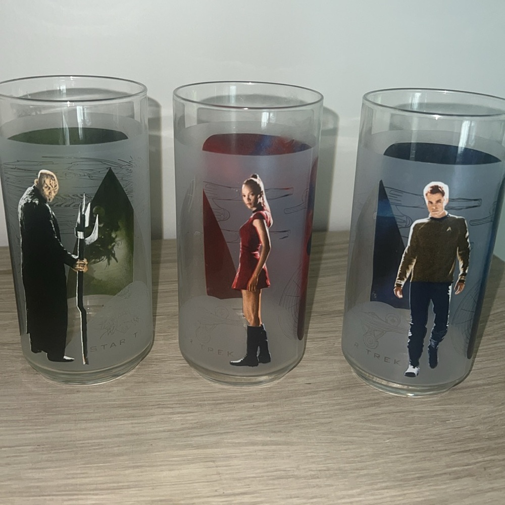 Set of 3 Star Trek drinking glasses. Excellent condition. No chips or paint loss